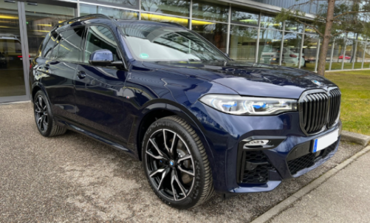 Rent a BMW X740M in Munich