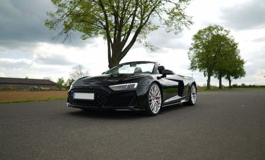 Rent an Audi R8 Performance Spyder in Frankfurt