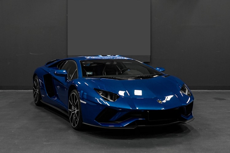 Rent a Lamborghini Aventador in Düsseldorf
