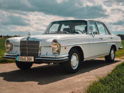 Rent a Mercedes-Benz 280 SE in Munich
