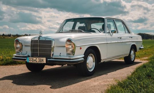 Rent a Mercedes-Benz 280 SE in Munich