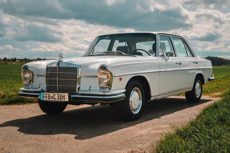 Rent a Mercedes-Benz 280 SE in Munich