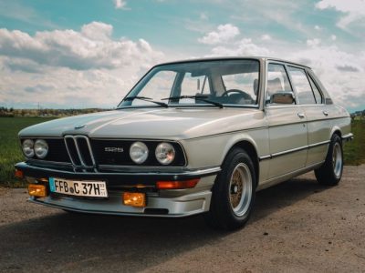 Rent a BMW 525 E12 Oldtimer in Munich