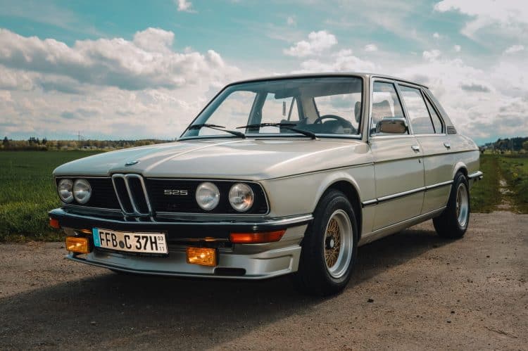 Rent a BMW 525 E12 Oldtimer in Munich