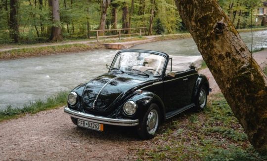 Rent a VW Käfer 1303 LS Cabrio Oldtimer in Munich