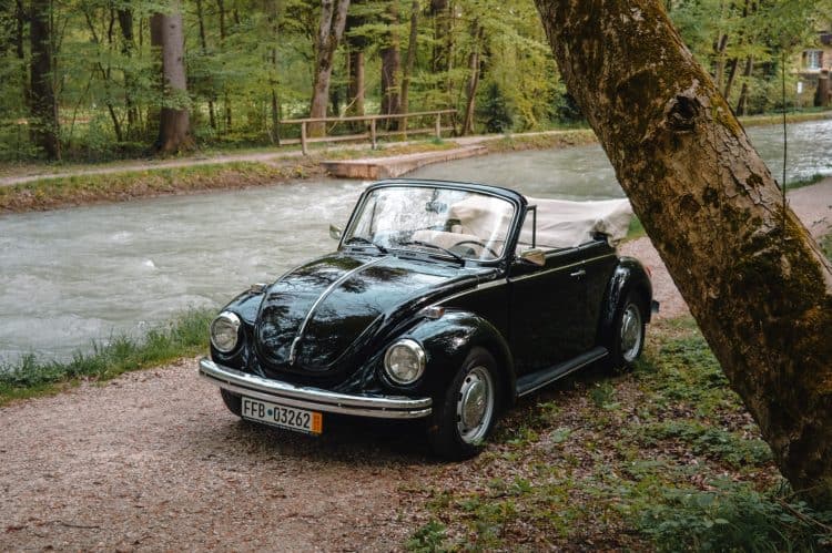 Rent a VW Käfer 1303 LS Cabrio Oldtimer in Munich