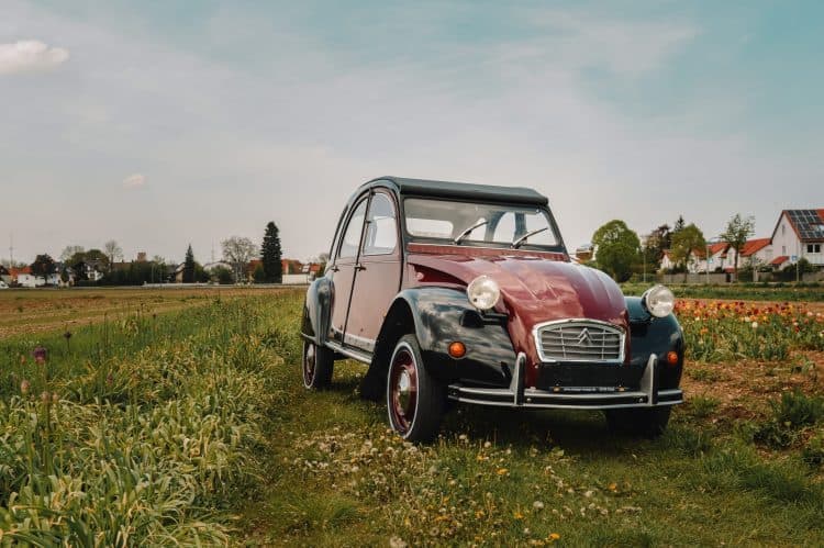 Rent Citroen 2CV6 Charleston in Munich
