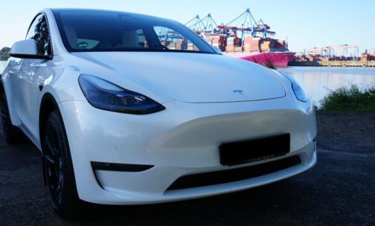 Rent a Tesla Model 3 Performance in Hamburg