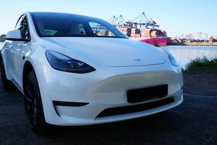 Rent a Tesla Model 3 Performance in Hamburg