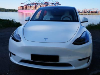 Rent a Tesla Model Y Long Range in Hamburg
