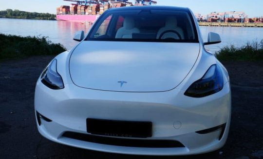 Rent a Tesla Model Y Long Range in Hamburg