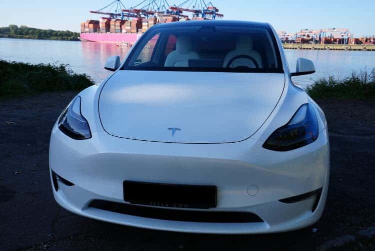 Rent a Tesla Model Y Long Range in Hamburg
