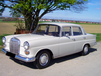 Rent a Mercedes-Benz 200 tail fin classic car in Munich