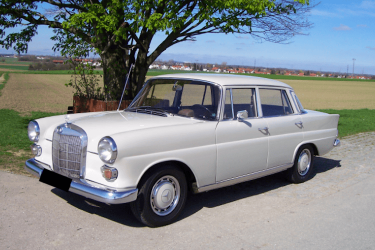 Rent a Mercedes-Benz 200 tail fin classic car in Munich