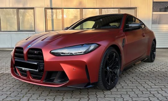 Rent a BMW M4 Competition in Hamburg