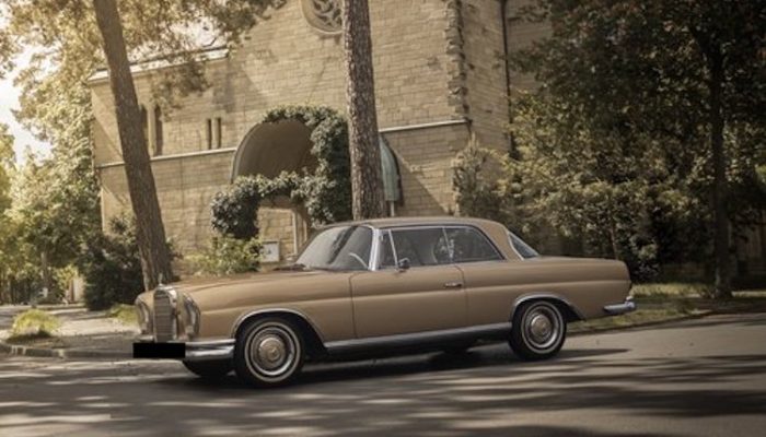 Rent a Mercedes-Benz 250 SE Oldtimer in Berlin