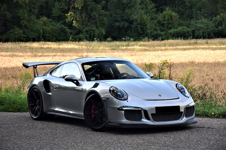 Rent a Porsche 911 GT3 RS in Karlsruhe