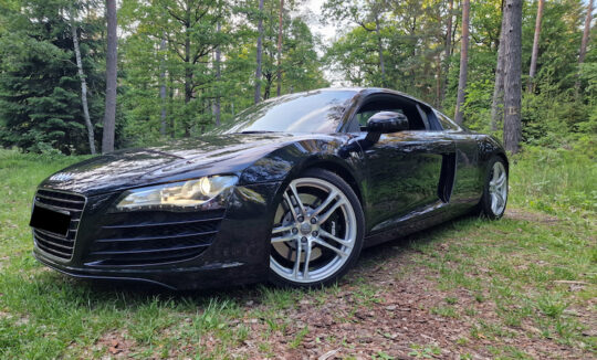 Rent an Audi R8 V8 in Düsseldorf