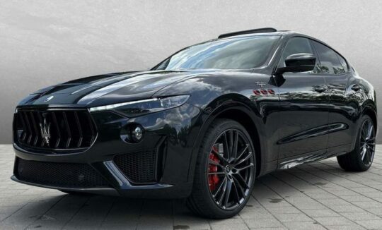 Rent a Maserati Levante Trofeo in Augsburg