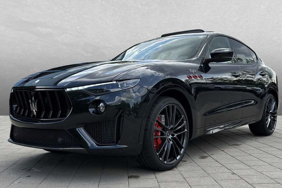 Rent a Maserati Levante Trofeo in Augsburg