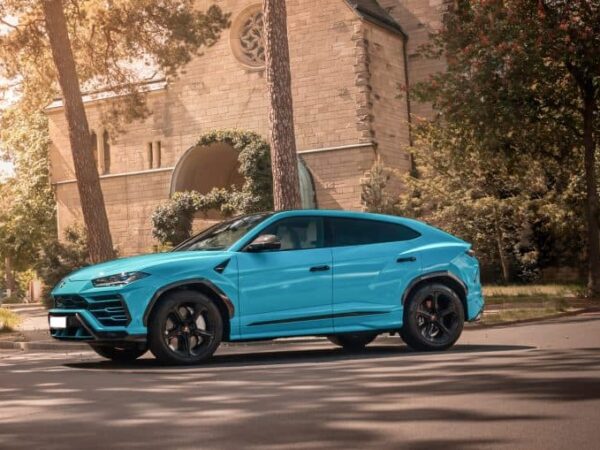 Lamborghini Urus rental