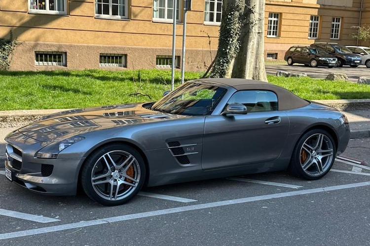 Rent a Mercedes AMG SLS Roadster in Munich