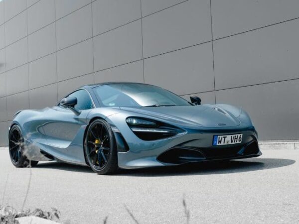 McLaren 720S rental voucher