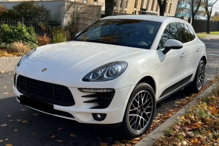 Rent a Porsche Macan in Trier