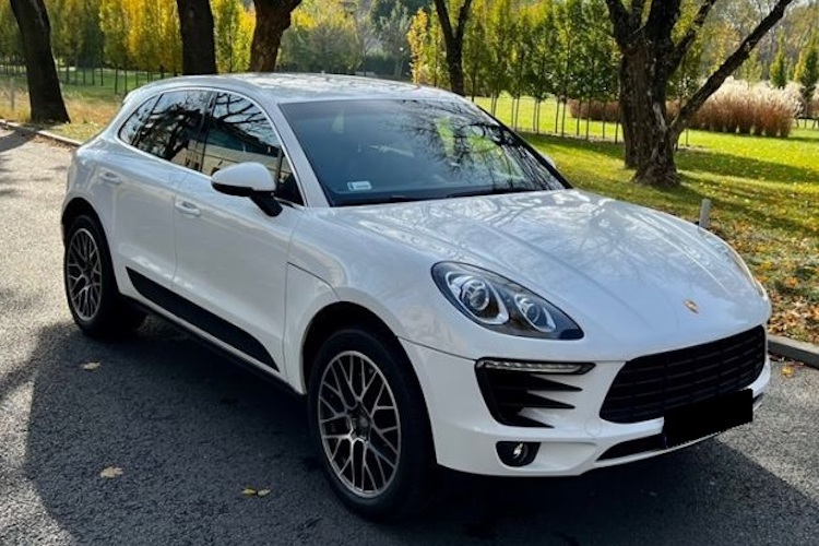 Rent a Porsche Macan in Trier