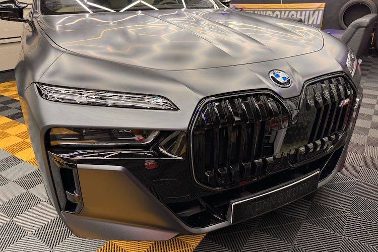 front from BMW M760e in Kassel