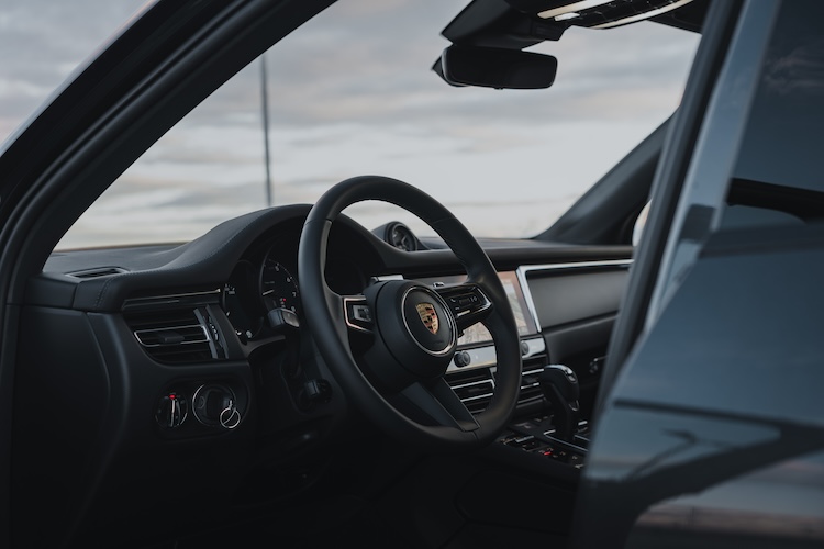 Interieur driver from Porsche Macan T in Würzburg