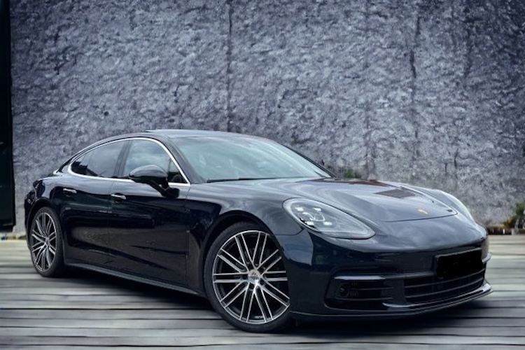 front view form Porsche Panamera 4S in Freiburg