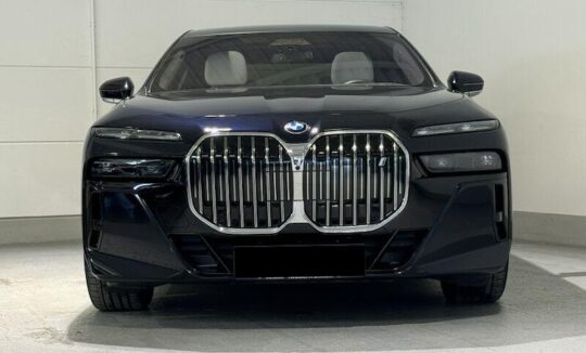 Rent a BMW i7 xDrive60 in Stuttgart