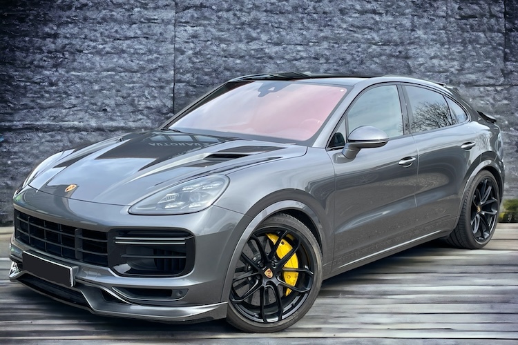 front view from Porsche Cayenne Turbo in Freiburg