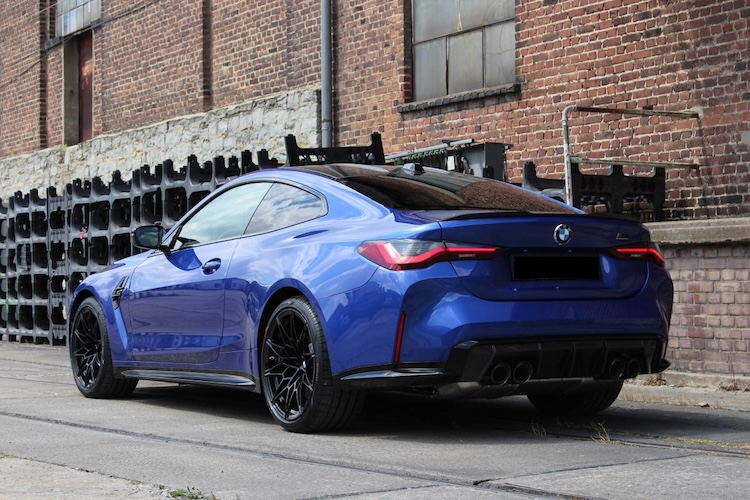site view back driver form BMW M4 Competition in Dortmund