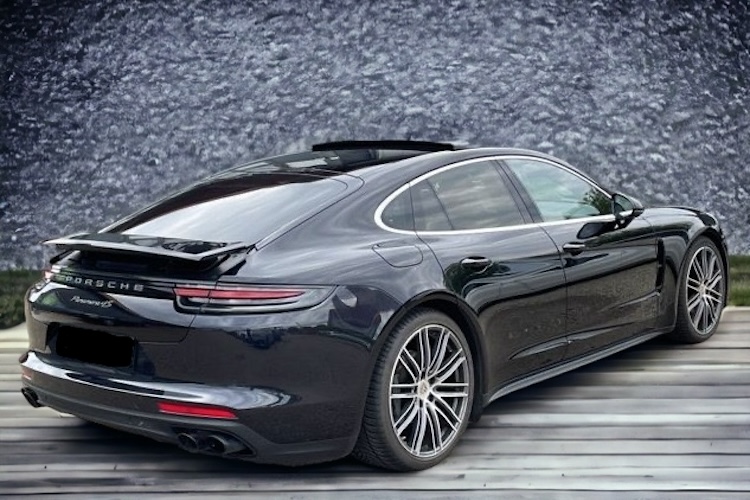 site view form Porsche Panamera 4S in Freiburg