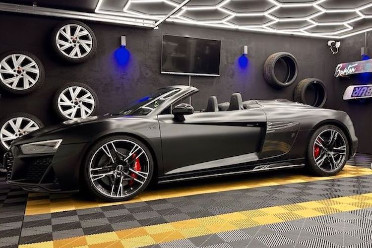 site view from Audi R8 Performance Spyder in Kassel