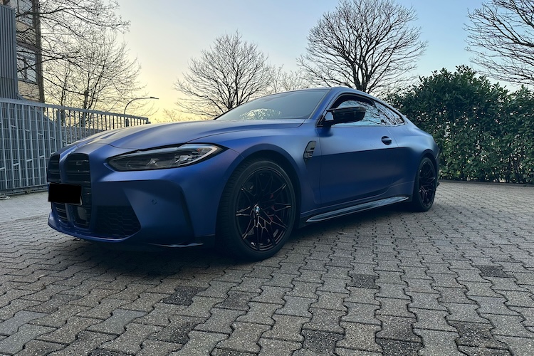 Rent a BMW M4 Competition in Dortmund