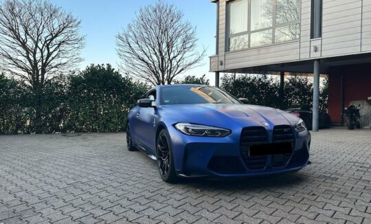 Rent a BMW M4 Competition in Dortmund