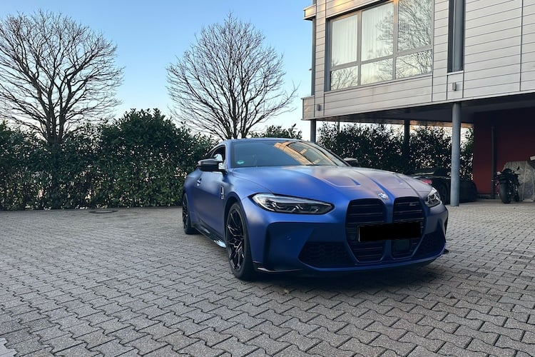 Rent a BMW M4 Competition in Dortmund