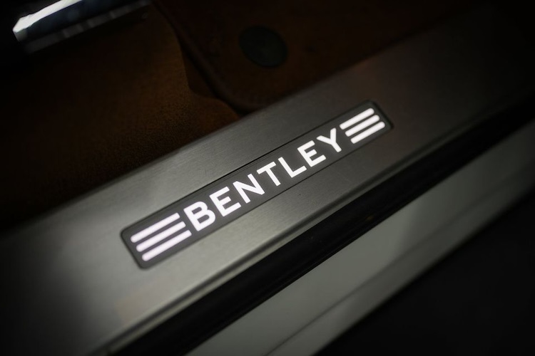 Access of Rent a Bentley Bentayga in Berlin