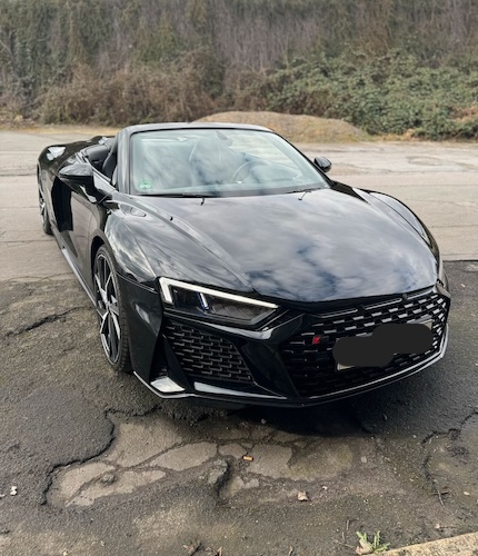 Front of Rent a Audi R8 V10 Spyder in Dortmund