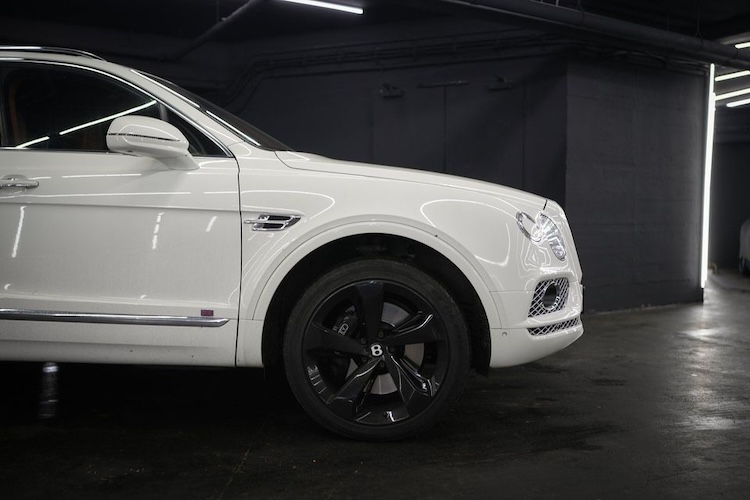 Front side of Rent a Bentley Bentayga in Berlin