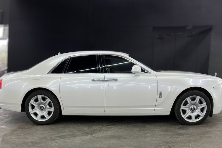 Side view of Rent a Rolls Royce Ghost in Berlin