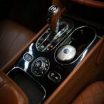Gear stick of Rent a Bentley Bentayga in Berlin