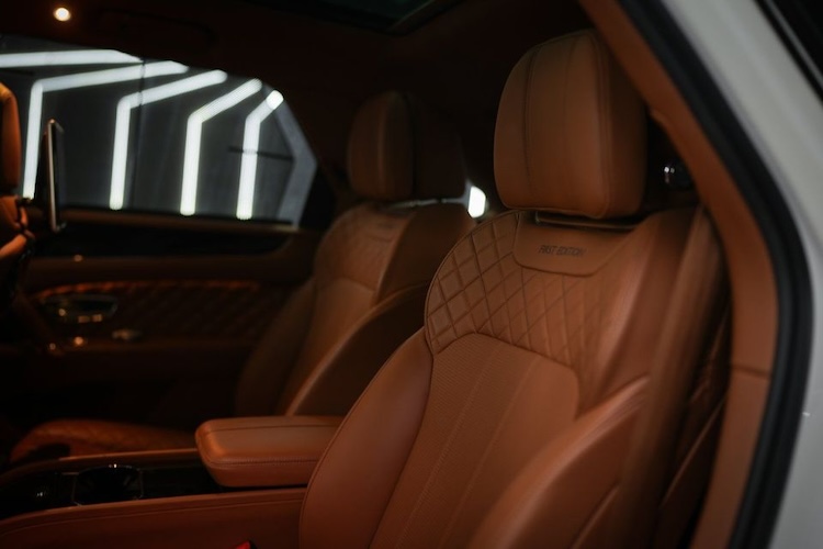 Seats of Rent a Bentley Bentayga in Berlin