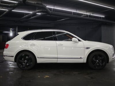 Side view of Rent a Bentley Bentayga in Berlin