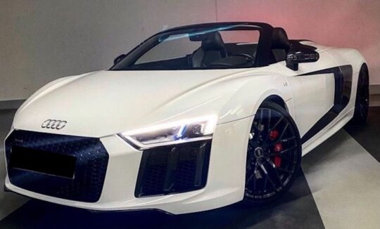 Rent an Audi R8 V10 Spyder in Dortmund