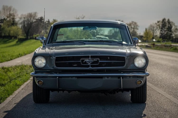 Front of Rent a For Mustang Oldtimer in Hamburg