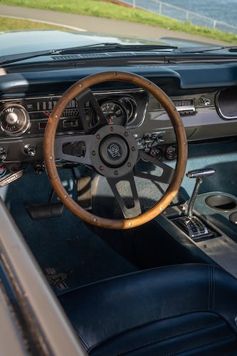 Steeling wheel of Rent a For Mustang Oldtimer in Hamburg
